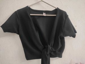 Chic Black Tie-Front Crop Top