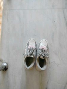 Stylish Sneakers - Comfortable & Trendy