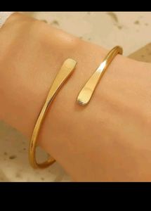 savana Gold Bangle Bracelet