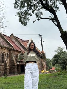 Stylish Cropped "Focused" Sweatshirt