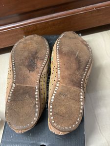Embroidered Flat jutti / bellies