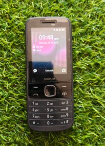 Nokia Mobile Phone 4G with Flip Cover