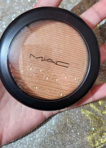 M.A.C Extra Dimension Skinfinish Highlighter