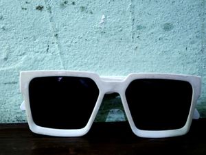Spectacle