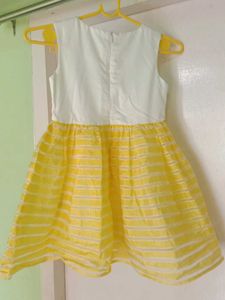 Girls Yellow &amp; White Striped Dress/shoulder 30cm/l