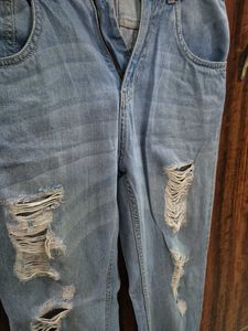 Light Wash Ripped Jeans