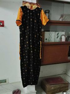 Comfortable Black &amp; Yellow Nightgown