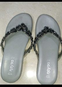 Sparkling Flower Embellished Flip-Flops