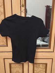 Ribbed Black Graphic Crop top