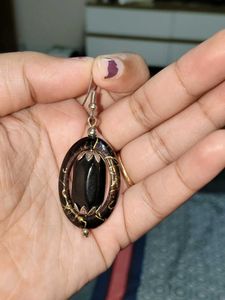 Elegant Black &amp; Gold Oval Earrings