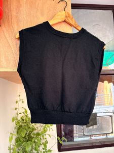 Sleek Black V-Neck Sleeveless Knit Top