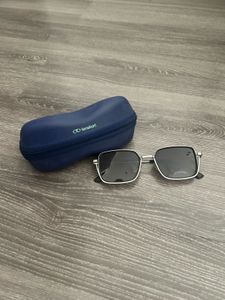 Stylish Square Sunglasses with Case