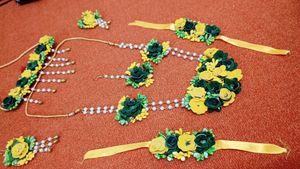 Haldi Mehndi Set With Raani Haar+ Giluband+2 earri