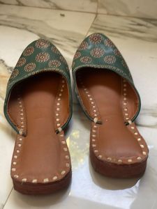 Green Floral Juttis