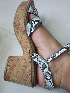 Stylish Snake Print Platform Sandals