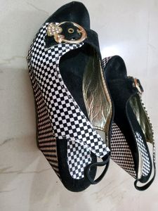 Checkered Black Heel Wedges Sandal