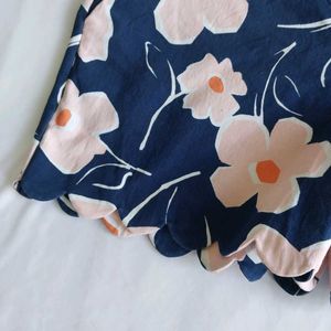 Isaac Mizrahi Floral Scallop Shorts 🌷