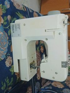 SINGER M1005 SEWING MACHINE