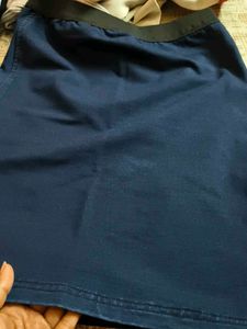 a navy blue skirt 😍