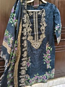 Elegant Black Kurta with Floral Embroidery