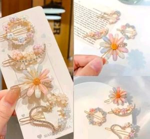 Brand New ** Hair Clip Set Of 4 ... Beautiful ❤️
