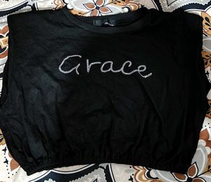 Black Cropped Graphic T-Shirt "Grace"