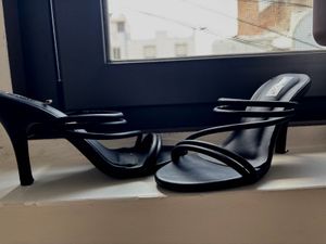 Elegant Black Heeled Sandals