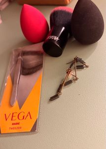 Makeup Blender Sponges &amp; Tweezers