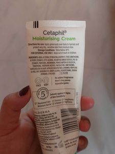 Cetaphil Moisturising Cream quantity-half
