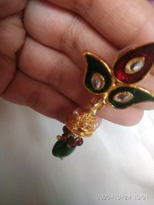 very beautiful pendant necklace set with earrings