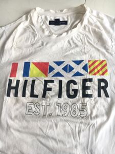 Tommy Hilfiger graphic T-shirt with side embroider