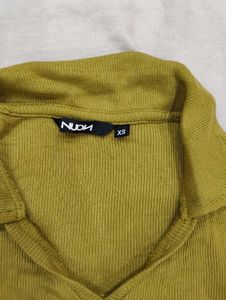 Ribbed Collared V-Neck crop Top