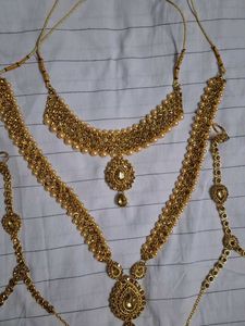Elegant Gold Necklace &amp; Earring Set