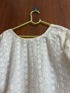 Chikankari kurti w boat necked with long sleeve