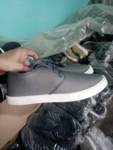 NEW NO USED CASUAL SHOES,