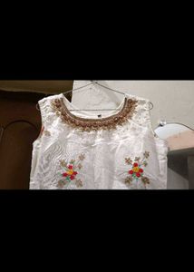 Ream-Coloured &amp; Red Floral Embroidered Cotton Anar