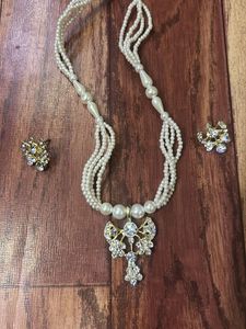 Pended Set With White Moti