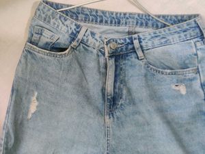Light Wash Ripped Jeans
