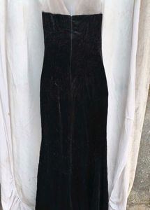 21202112.Elegant Gown with Embellished Neckline
