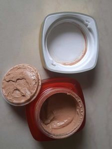 NEW TAG Luxe Hydrating Foundation