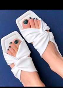 Chic White Twisted Strap Sandals