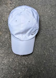 Nike White Baseball Cap 🧢