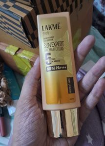 Lakme Sun Expert Dry Matte Fluid SPF 50
