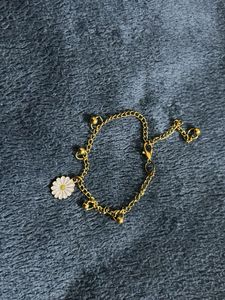 Cute Daisy Charm Bracelet