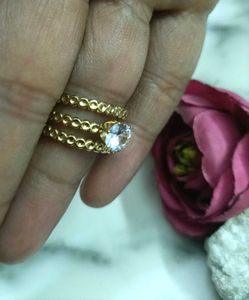 Elegant Gold Ring with Crystal