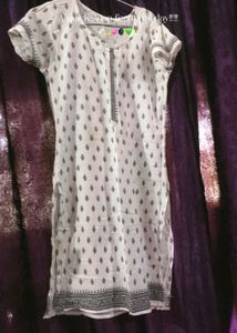Elegant White Kurta with Geometric Print