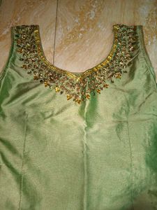 Elegant Green Kurta Set with Intricate Embellishme