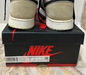 Air Jordan 1 Retro High-Bleached Coral
