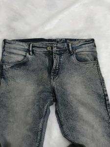 Stylish Grey Washed Jeans