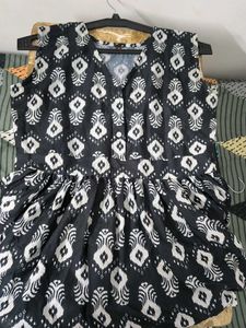 Stylish Black &amp; White Printed short kurti, S size